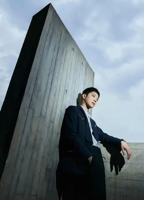 赖冠霖超话#赖冠霖0923生日快乐#他是舞台上认真帅气的rapper,是