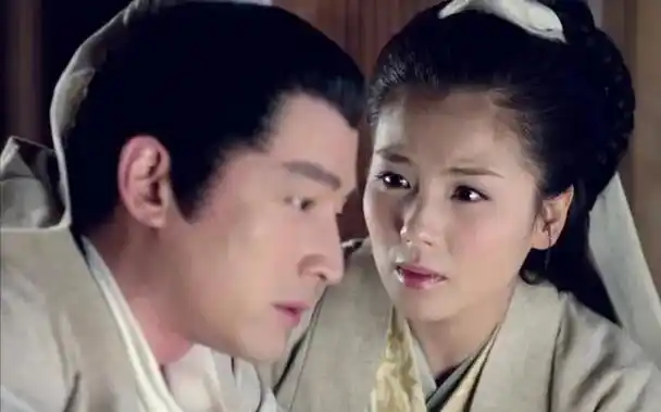 刘涛的运气也很爆棚,她与胡歌主演的《琅琊榜》让她一夜之间爆火全网.