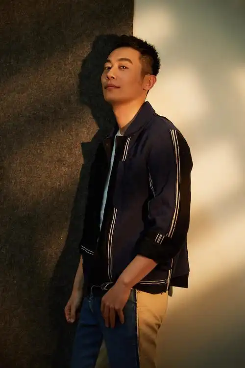 本周节目中朱亚文"求生欲"满分,在被问及女生最好的年龄是多大时,夸赞