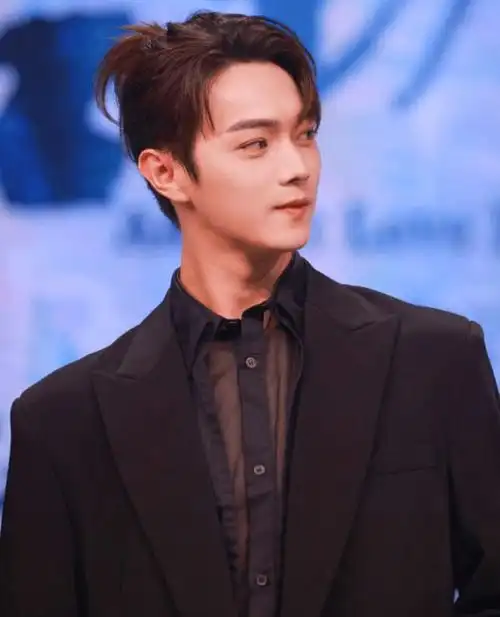 男士扎辫子就是娘当许凯尝试辫子造型后一下帅出新高