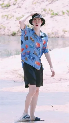 夏日清凉风怎么能没有王一博带货的花衬衫