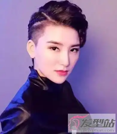 女生两边剃短发发型 酷炫有个性回头率高
