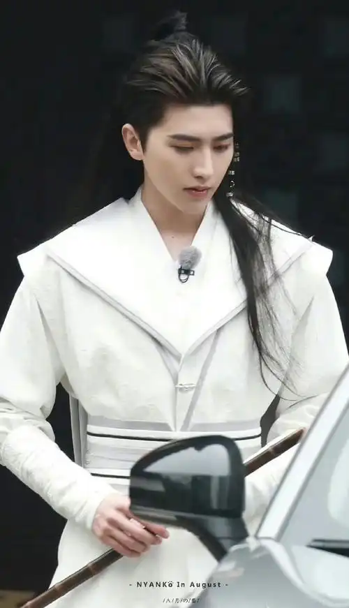 蔡徐坤的古装扮相