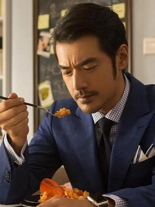 49岁金城武的杂志封面曝光!淡出演艺圈已5年,说自己只是普通人