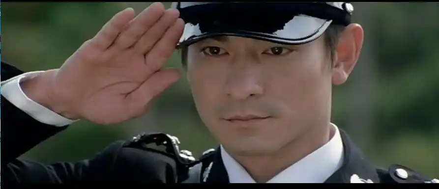 和《无间道3》的后半部分剪辑,也就是刘建明向陈永仁的墓碑敬礼,然后