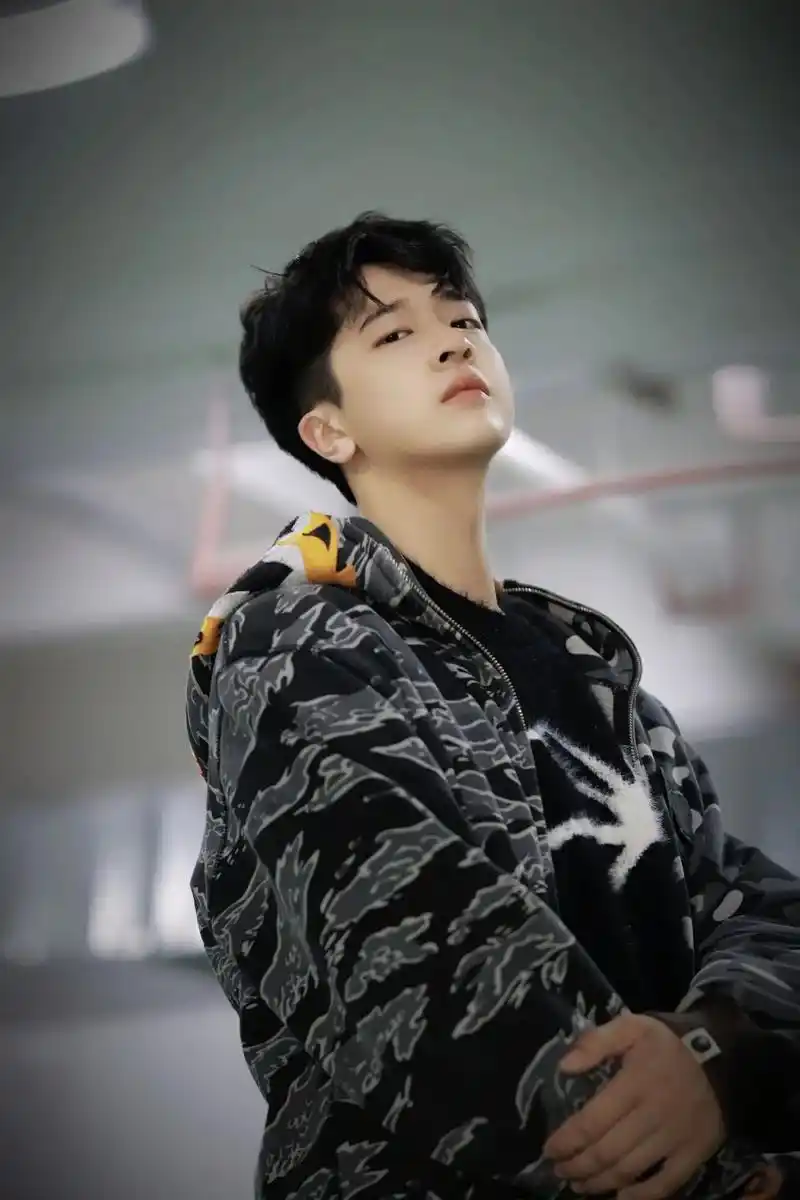 少年感 #摄影爱好者 #185大帅哥 暗调人像 - 抖音