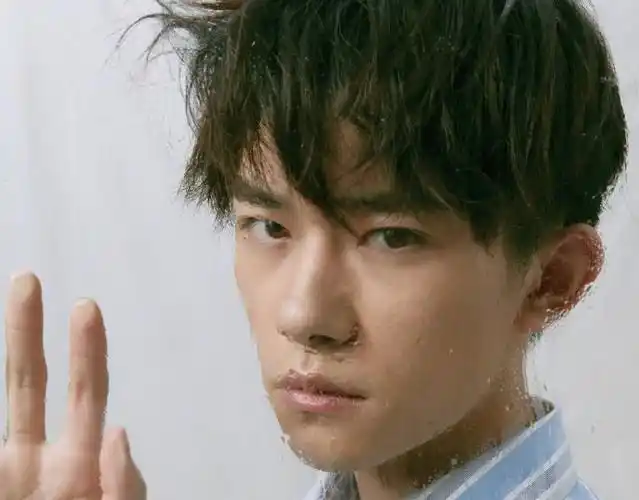 易烊千玺橙光素材自截