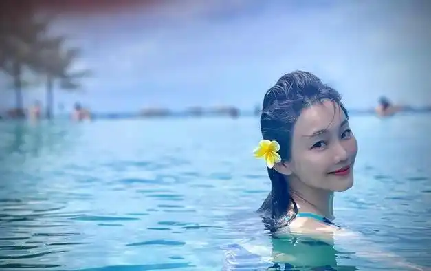 女星刘芊含穿紧身健身服运动展现优美身姿简直让人羡慕和嫉妒