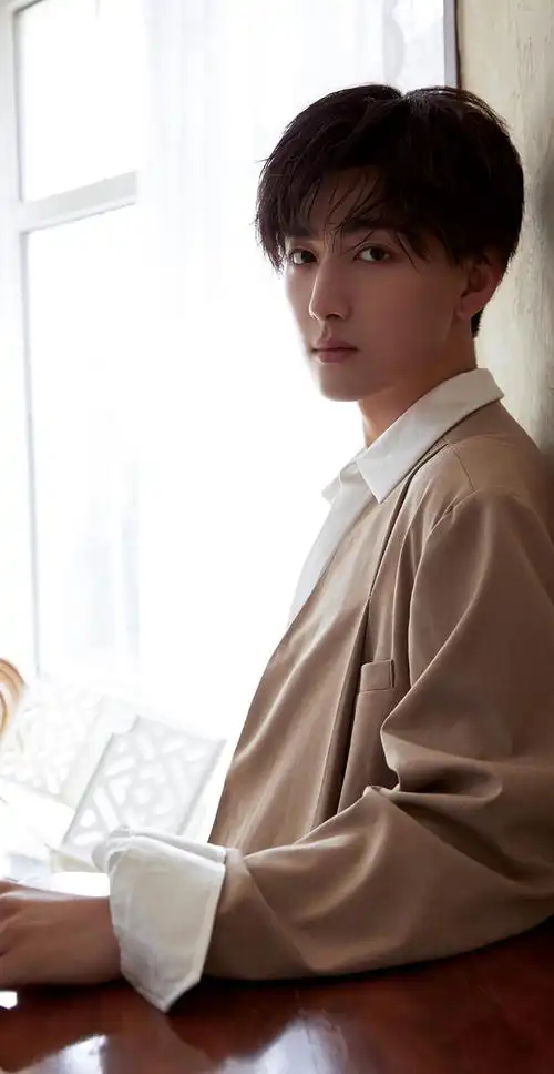 给大家安利一下《终极笔记》里演小花的演员刘昱晗