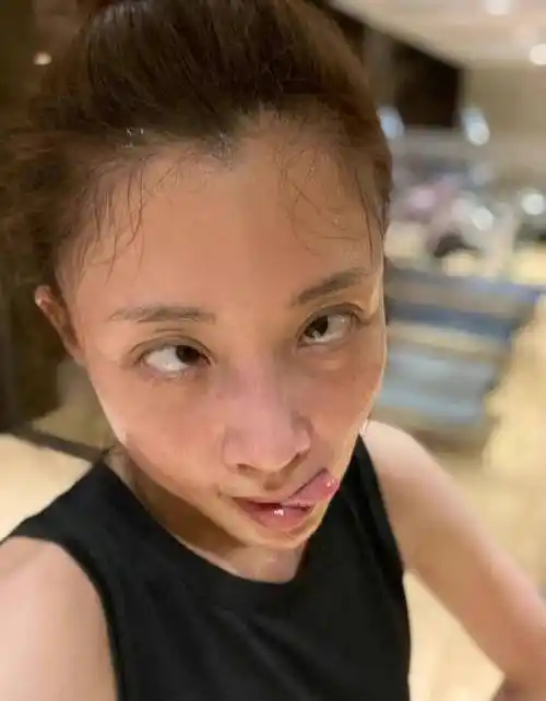 明星素颜:罗海琼认不出,梅婷太真实,刘亦菲蒋勤勤依然好美_网友_皮肤