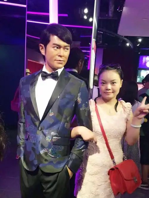 回顾王鸥变面瘫宁静扎900针,明星里的打针族,掀开娱乐圈遮羞布