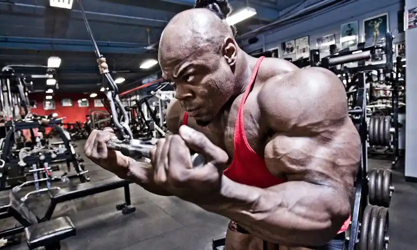 中国美女获健美世界冠军跟职业猛女比如何