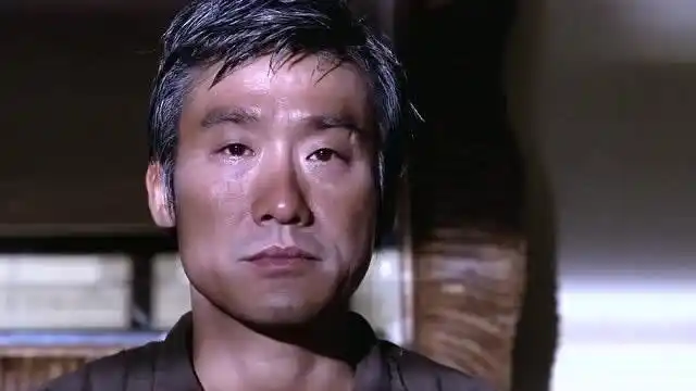 讲义气还得看《大丈夫》里面的梁家辉,为了损友们独自抗下了所有罪