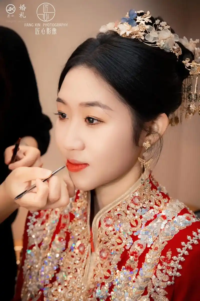 跟拍摄影 #秀禾服新娘造型 #真实客照 #中式嫁衣 #美出 - 抖音