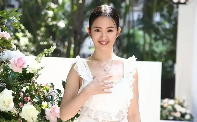 她是胡歌的理想爱人,也是刘烨的欢喜冤家,嫁入豪门后过成这样_林依晨