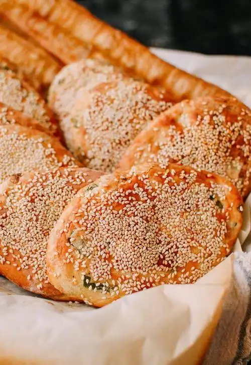 原创早餐吃什么来点烤出来的金黄酥脆正宗的老上海油酥大饼