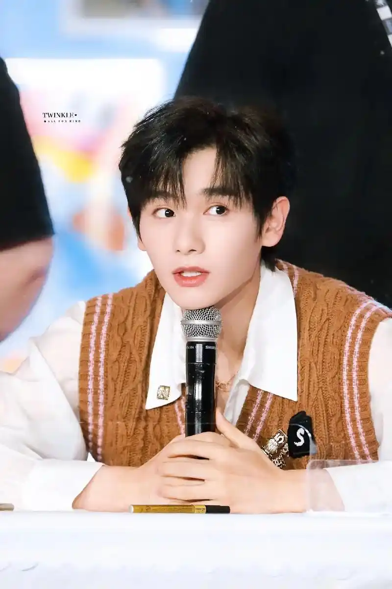 只有照片能记录这份珍贵 #into1高卿尘 我爱签售会! - 抖音