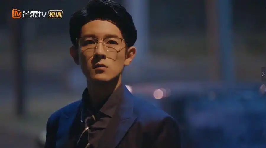 西装x 眼镜 = 帅炸了,季肖冰眼神杀鲨到我了