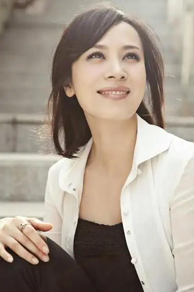 于小伟[微博]等实力派演员主演的都市婚姻情感大戏《门第》今晚将登陆