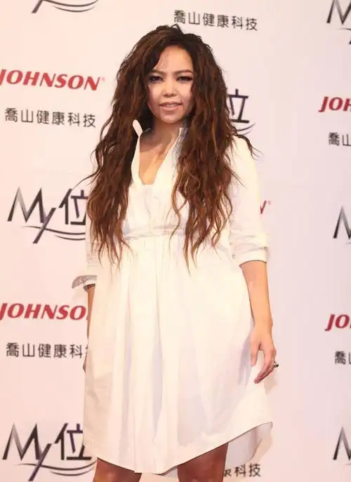 体重失控!揭张惠妹爆肥原因,46岁张惠妹体重飙升胖到认不出?