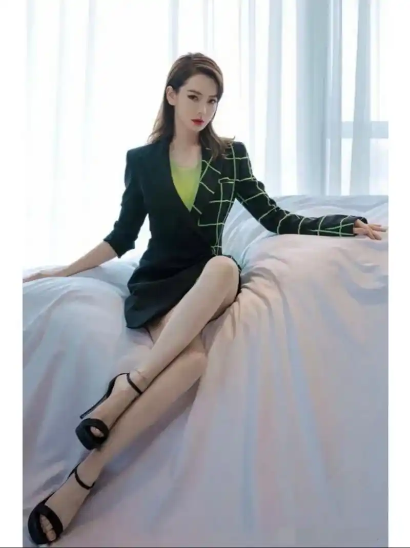 戚薇的美是公认的  身材高挑  冰肌玉骨  性感妩媚[鲜花][鲜花]