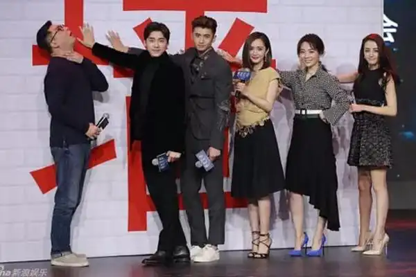 迪丽热巴自曝身高171,和166杨幂的合照却露了馅