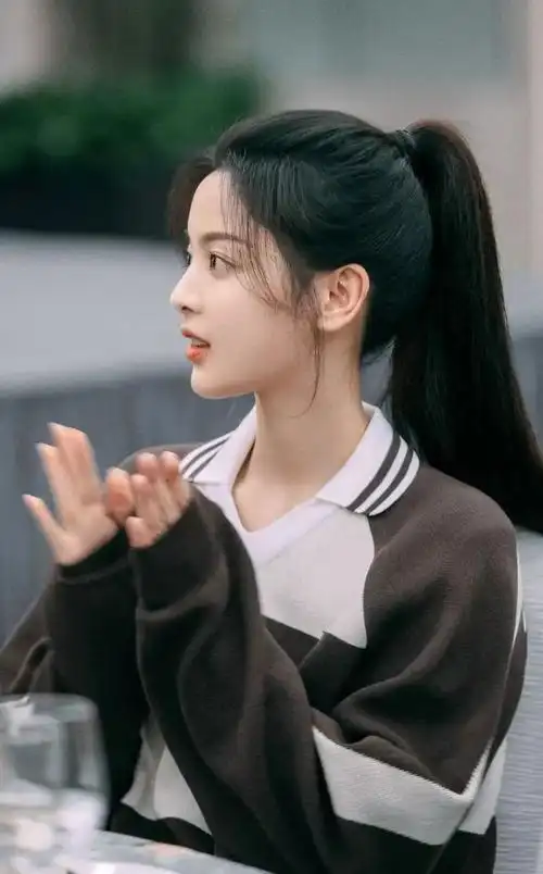 杨超越的青春感高马尾确实挺难超越的