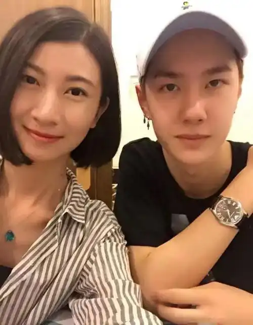 王一博与姐姐相貌如同粘贴,一头短发干劲十足,网友:傻傻分不清