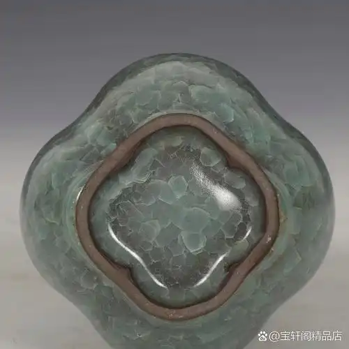 精品收藏  南宋  溪口官窑双耳瓶. 规格:高19.5公分 口径2.