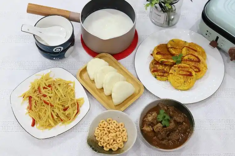 我家初中生的早餐,每天有荤有素,丰盛可口,网友:要四点就起床吧?