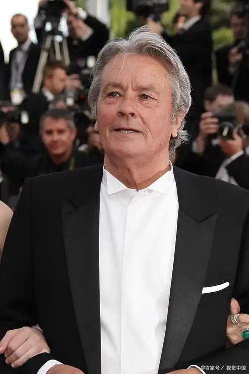 知名男星被曝遭女友长期控制