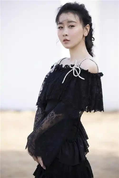 毛俊杰秋日写真释出 氛围感拉满