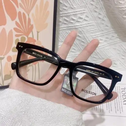 陌森一直超的黑框眼镜