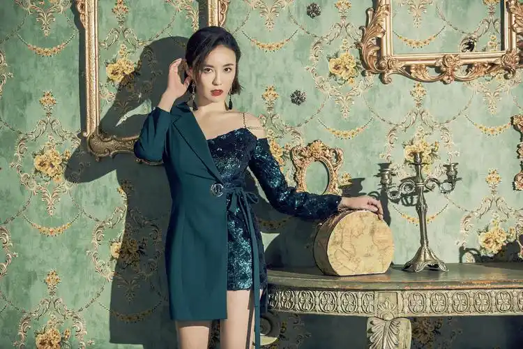 超养眼的混搭杀大片吕佳容性感解锁新造型