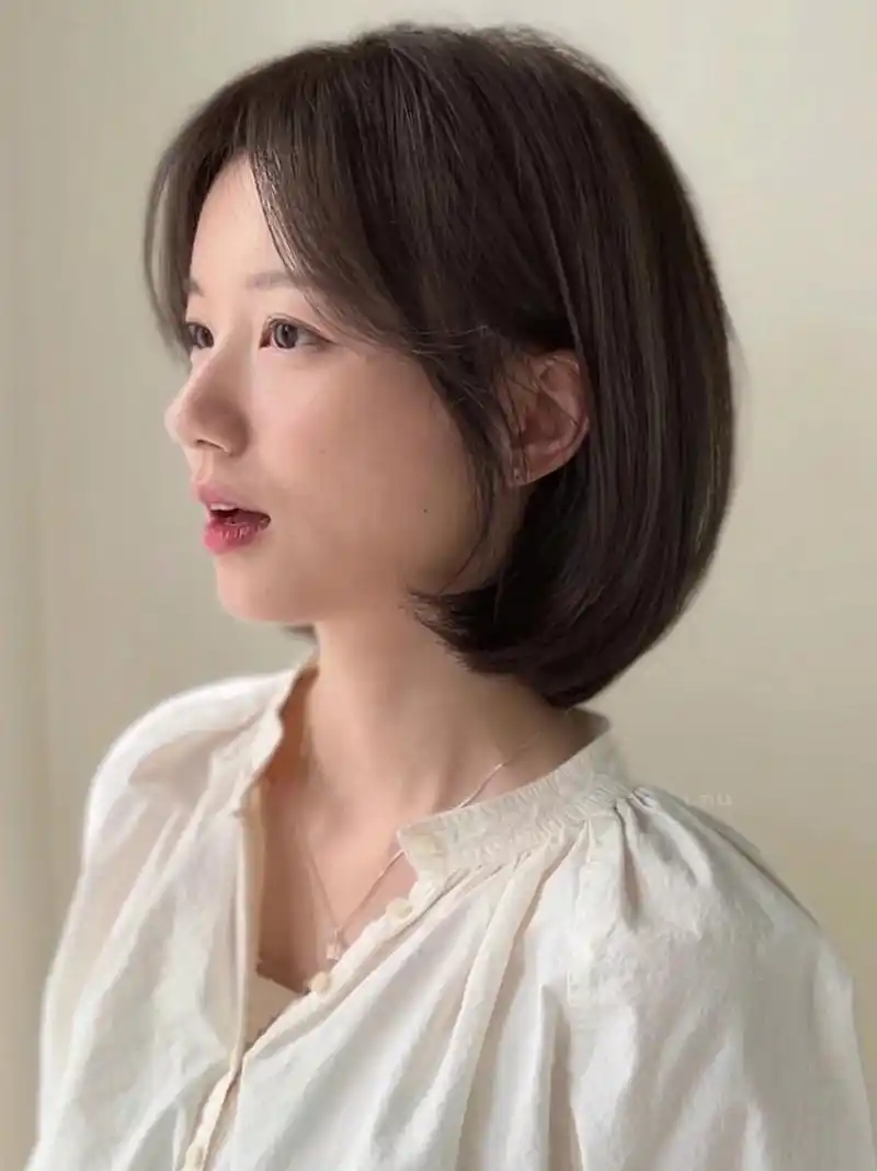 挂耳波波头是一款简约时尚的发型,好打理且具有质感.