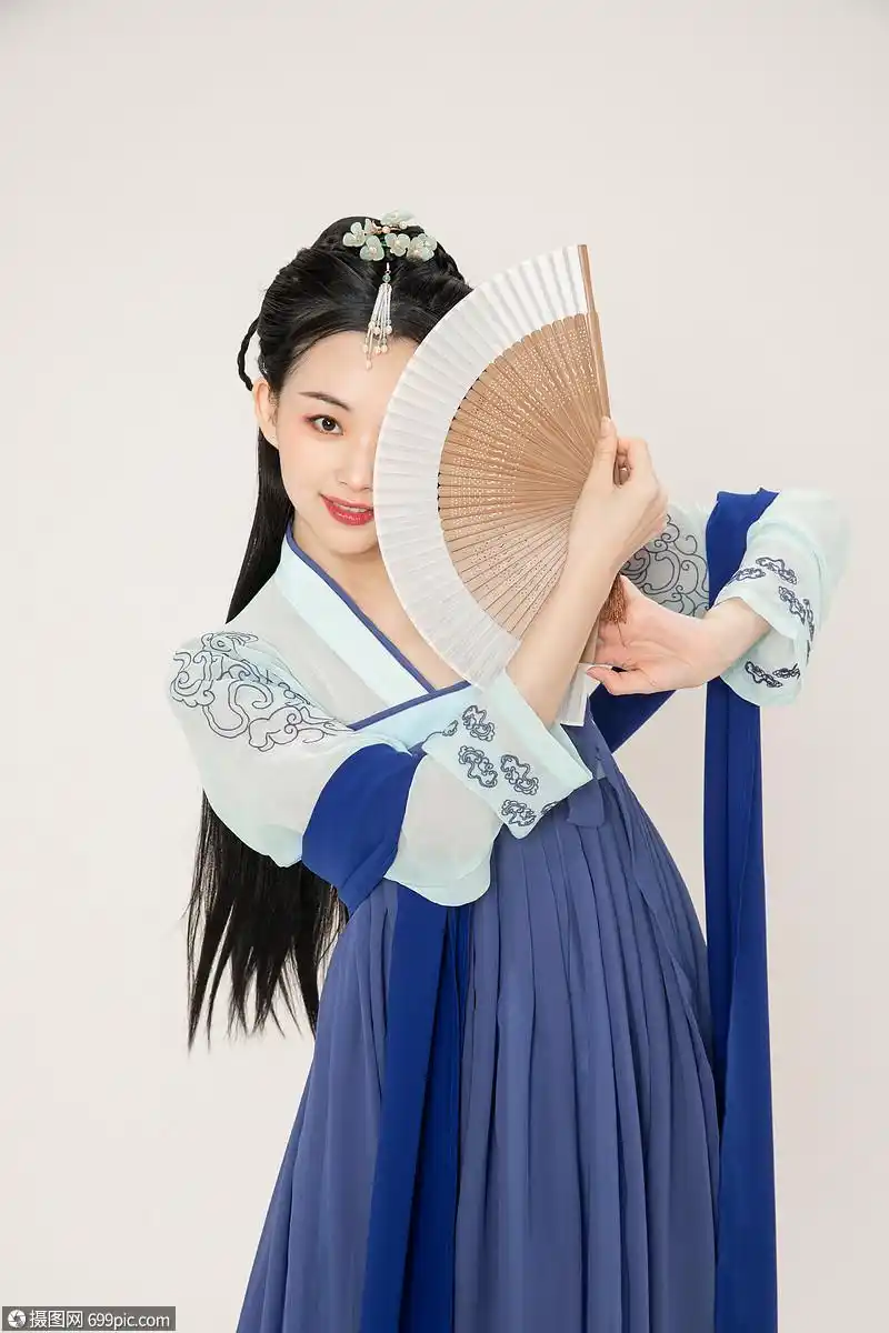 古风汉服美女拿扇子遮脸中国风女性