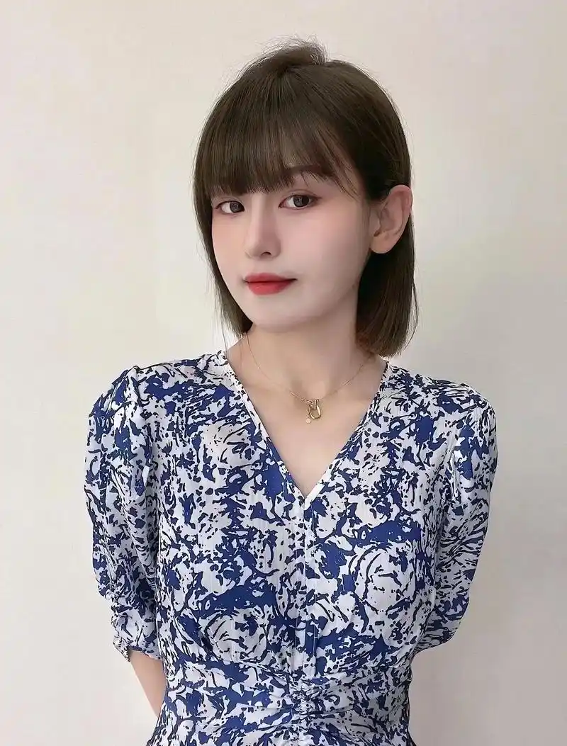 一刀切短发十茶棕色 刀齐"超a短发很飒 好看打理 - 抖音