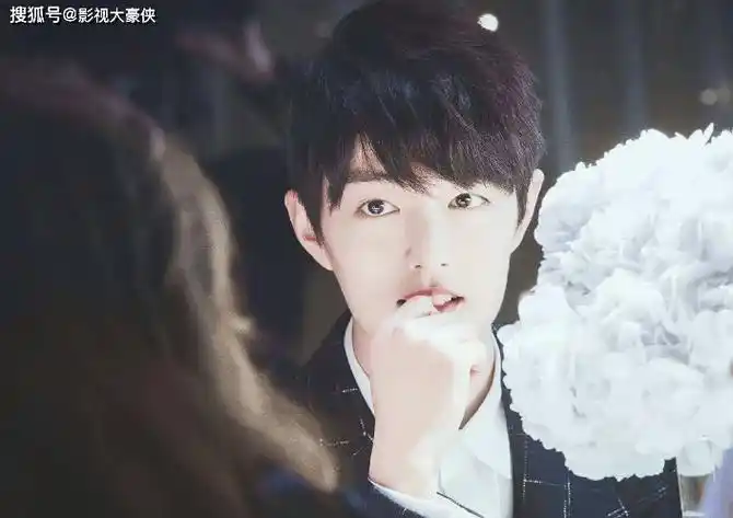 肖战童年旧照流出,高个子从小c位出道,网友:难怪现在这么帅_照片_偶像