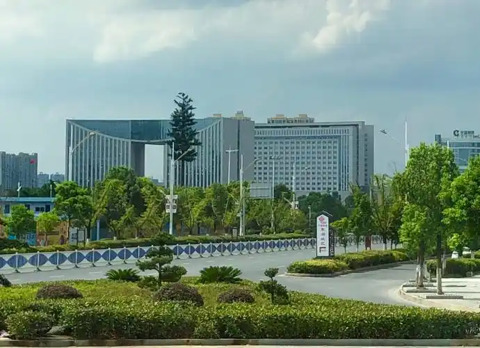 宜春市袁州区政府机关大厦.