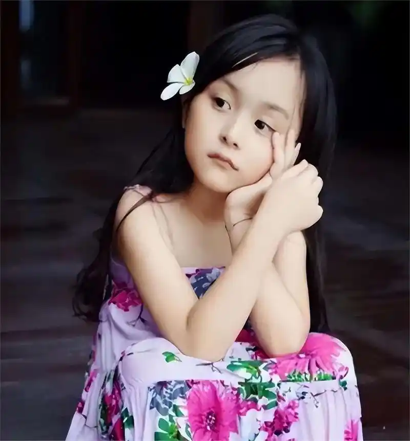 童星刘楚恬:从舞台到荧幕,她的成长之路与商业价值的蜕变 刘楚恬,一位