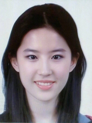 女星证件照有多美?刘亦菲和赵丽颖还好,看到最后:气质太出挑了