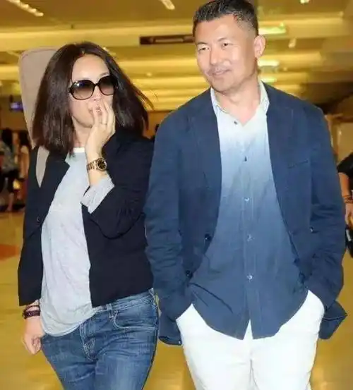 原创那英和高峰在一起十年被分手带儿子嫁给酒吧老板婚后甜蜜幸福