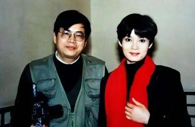 被潘虹的老年状态惊艳到69岁头发花白穿衣极简却高级有气质