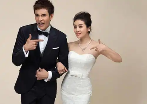 二十岁嫁给了老师,离婚后遇到小六岁的老公,每天都是小公主|经超|李佳