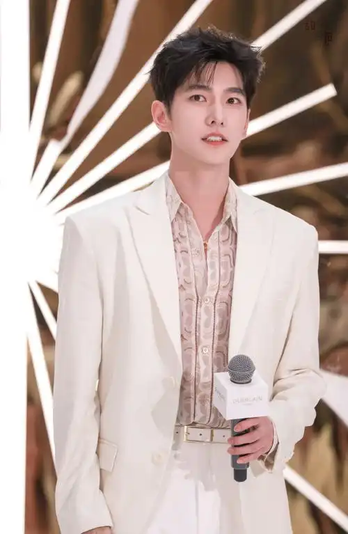 杨洋法国娇兰全球代言人