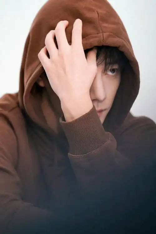 肖战今晚做梦的素材有了##肖战身材好斯哈