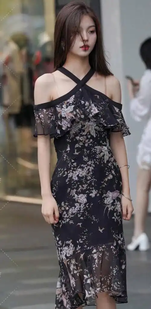 轻盈飘逸温润尔雅,薄纱款连衣长裙搭配,魅力独特历久弥新!