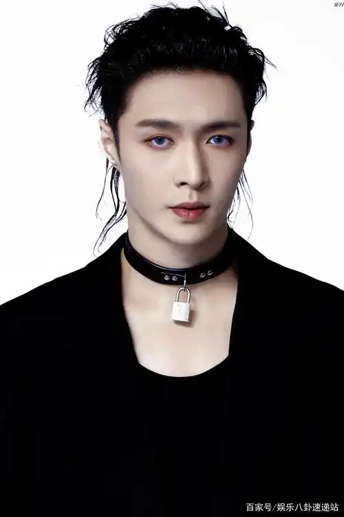 张艺兴黑色性感造型,又酷又帅的张艺兴越来越有范了