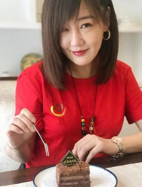 薛佳凝晒41岁生日(薛佳凝参加节目录制状态引争议)(10)