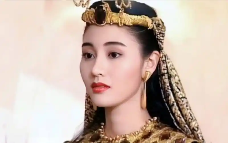 李嘉欣18到52岁的变化,出道即巅峰,这才是高贵冷艳的顶级美貌!